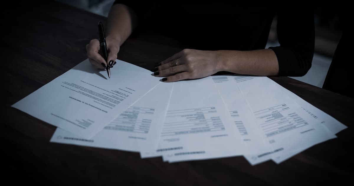 Qué mirar en el contrato antes de firmar un SaaS empresarial (cláusulas que nadie lee)
